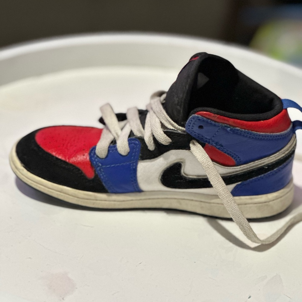 Jordan 1 Mid top 3